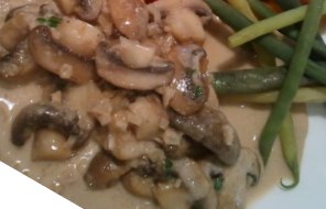 Veal Scaloppini in Mushroom Cream Sauce with Steamed Green Bean (Dukan Diet PV Cruise Recipe)