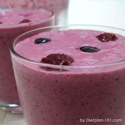 Mixed Berries Yogurt Smoothie (South Beach Phase 2 Recipe)